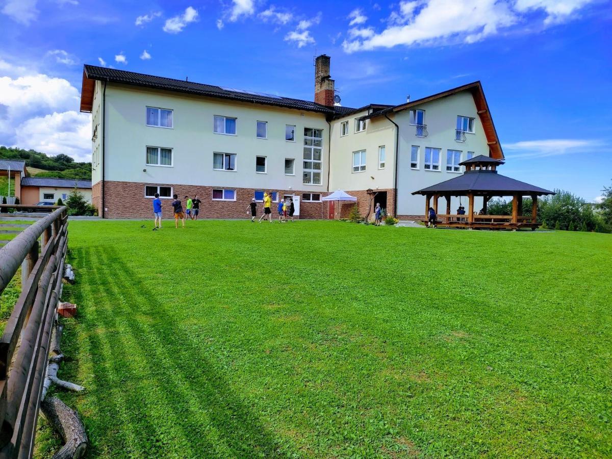 Agrohotel Tri Brezy Hrustin Exteriör bild