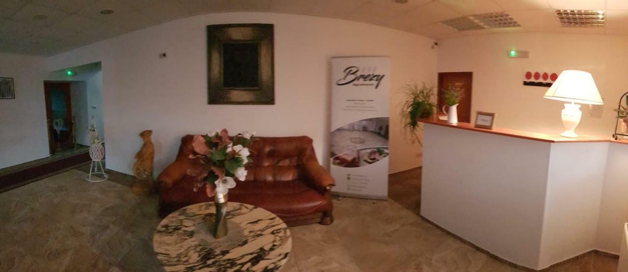 Agrohotel Tri Brezy Hrustin Exteriör bild