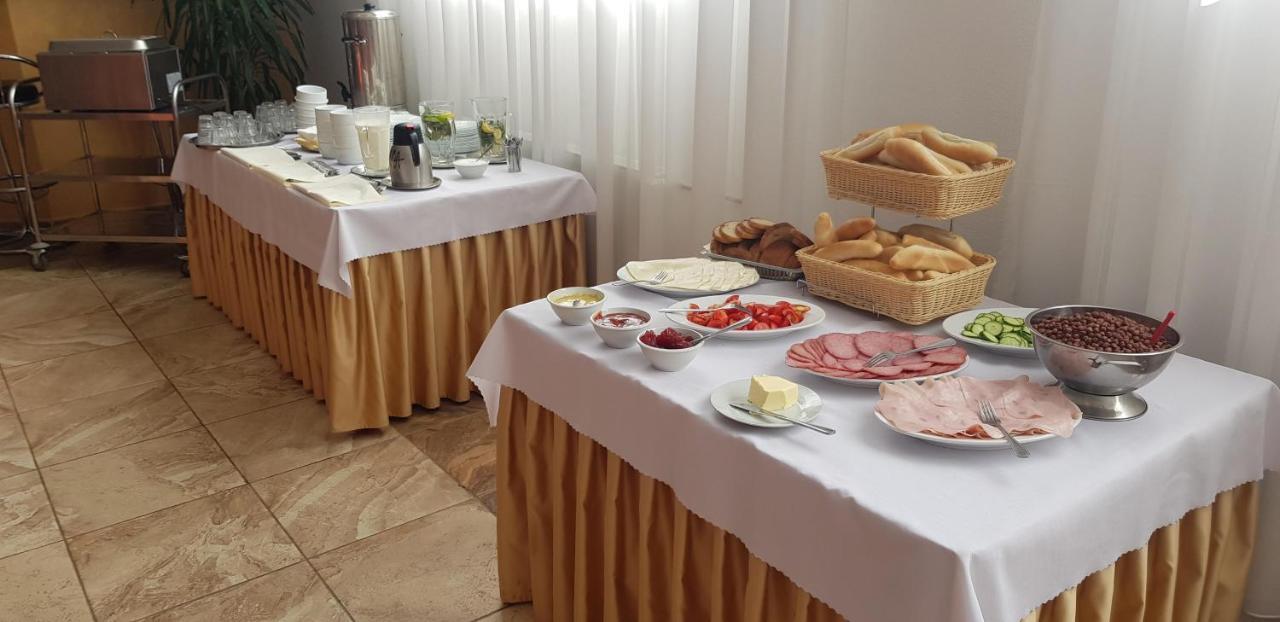 Agrohotel Tri Brezy Hrustin Exteriör bild